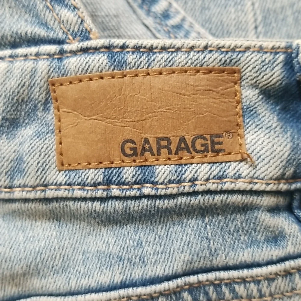 🥳 Host Pick 🥳Garage Lightwash Denim Distressed Bib Overalls - Picture 8 of 12